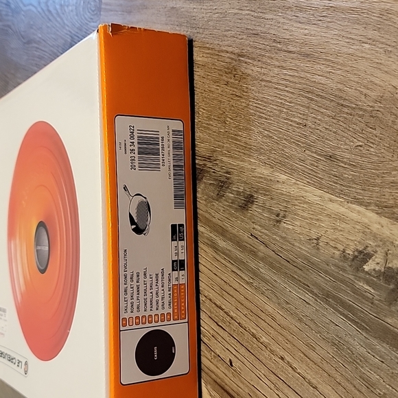 Le Creuset Cassis Cast Iron Round Evolution Skillet Grill - Picture 14 of 15